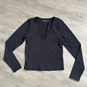 Abercrombie & Fitch Long-Sleeve Seamless V-Neck Top Black size Small